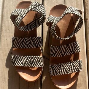 Catherines Black & Cream Woven Strap Flat Sandals